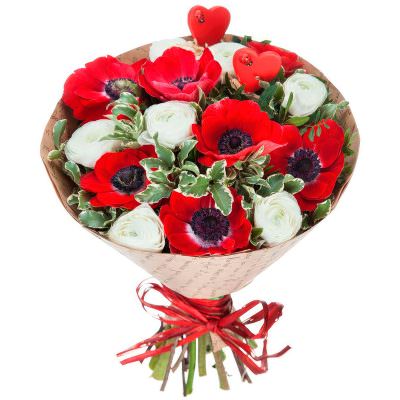 Букет с маками и ранункулюсами «Алый блеск»